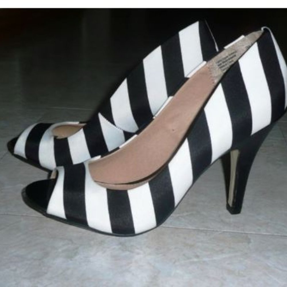 RARE STRIPED BLACK & WHITE HEELS